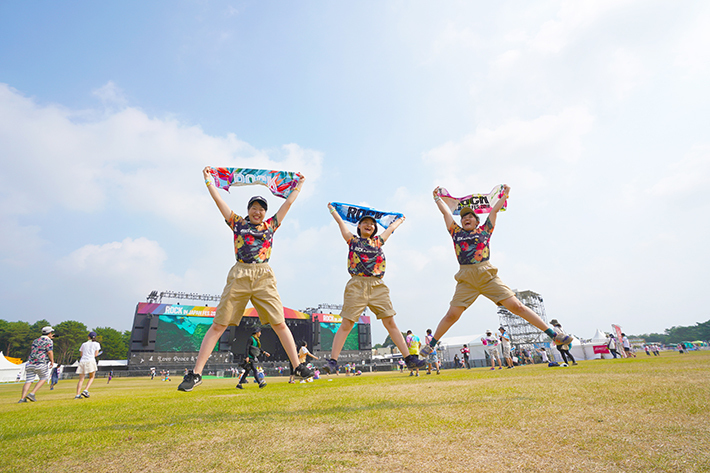 元気にジャンプする人たち - エリアレポート - ROCK IN JAPAN FESTIVAL 2018（ロック･イン・ジャパン・フェスティバル2018） でのエリアレポート写真