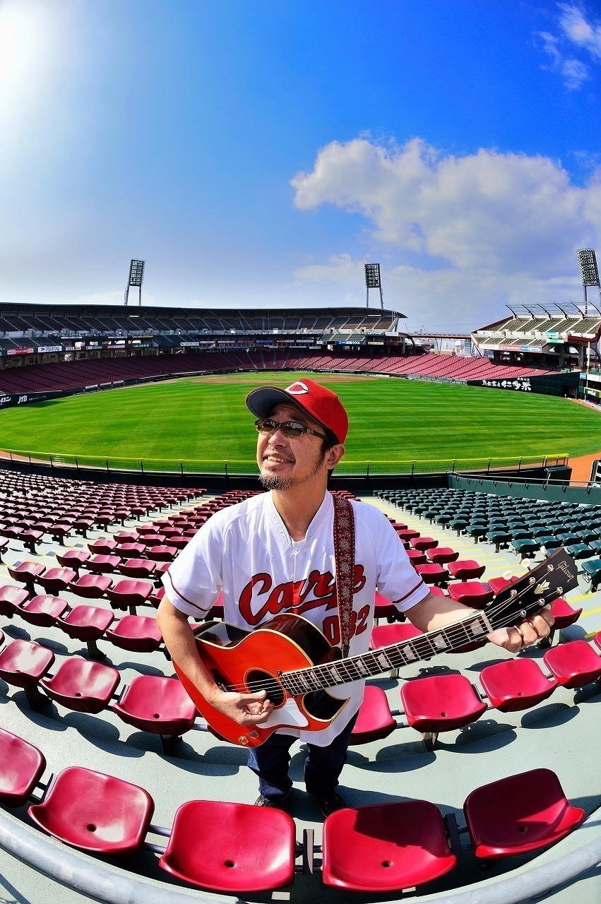 奥田民生のギター1本ライヴ「ひとり股旅」故郷広島公演を生中継 (2015