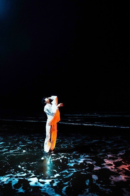 米津玄師、新曲“海の幽霊”MV公開。先行視聴会は「海の上」で - photo by 山田智和
